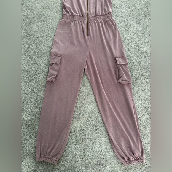 BKE Buckle Women's Washed Cargo Jumpsuit in Rose Taupe size L - Picture 3 of 8